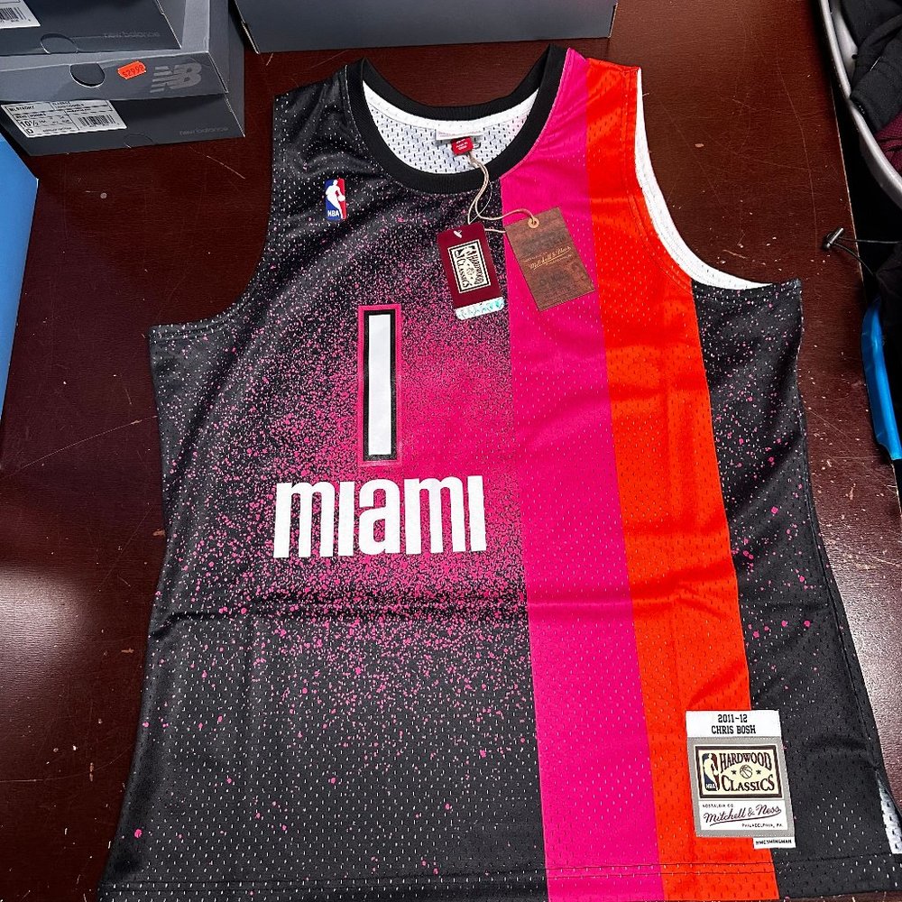 Mitchell & Ness Mens Multicolor Swingman Chris Bosh Miami Heat 2011-12 Jersey XL